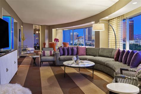 5 person suite las vegas.